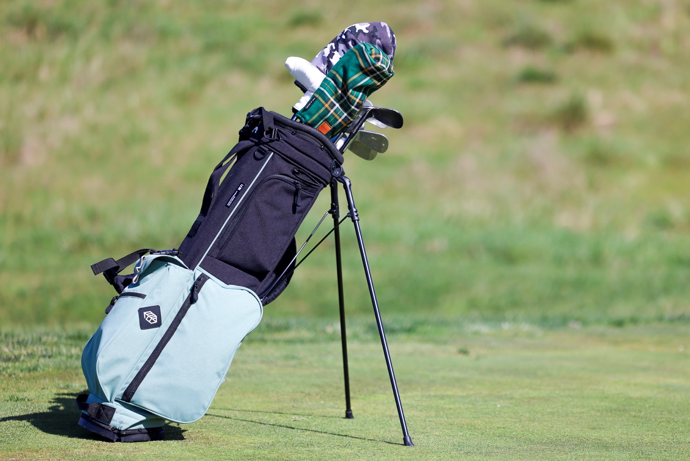 The Jones Rover Stand Bag is the Best Minimalist Golf Bag